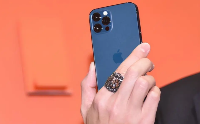 华亭苹果手机维修分享iPhone12系列重启方法教程 